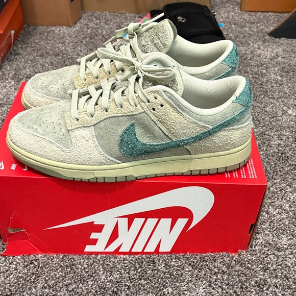 Nike Textured Green and Cream Sneakers - Picture 3 of 8